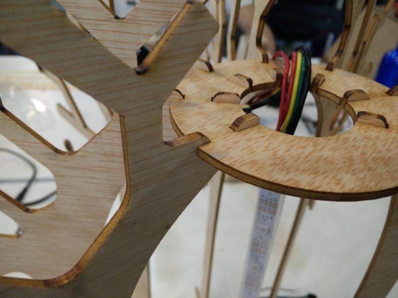 IMG_5.11_Tree_wood_small_structure_cables_detail