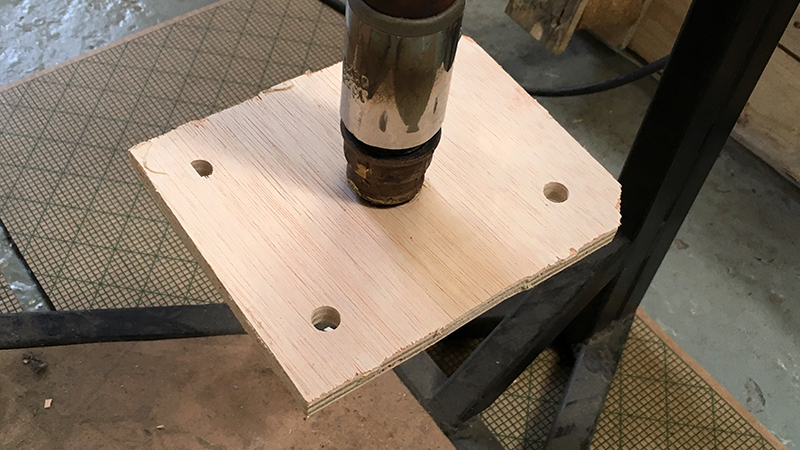 Top part attached to injector nozzle