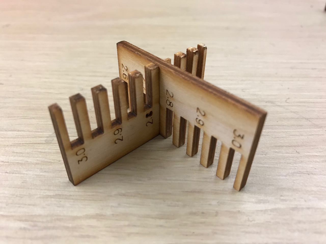 Slot combs fit together
