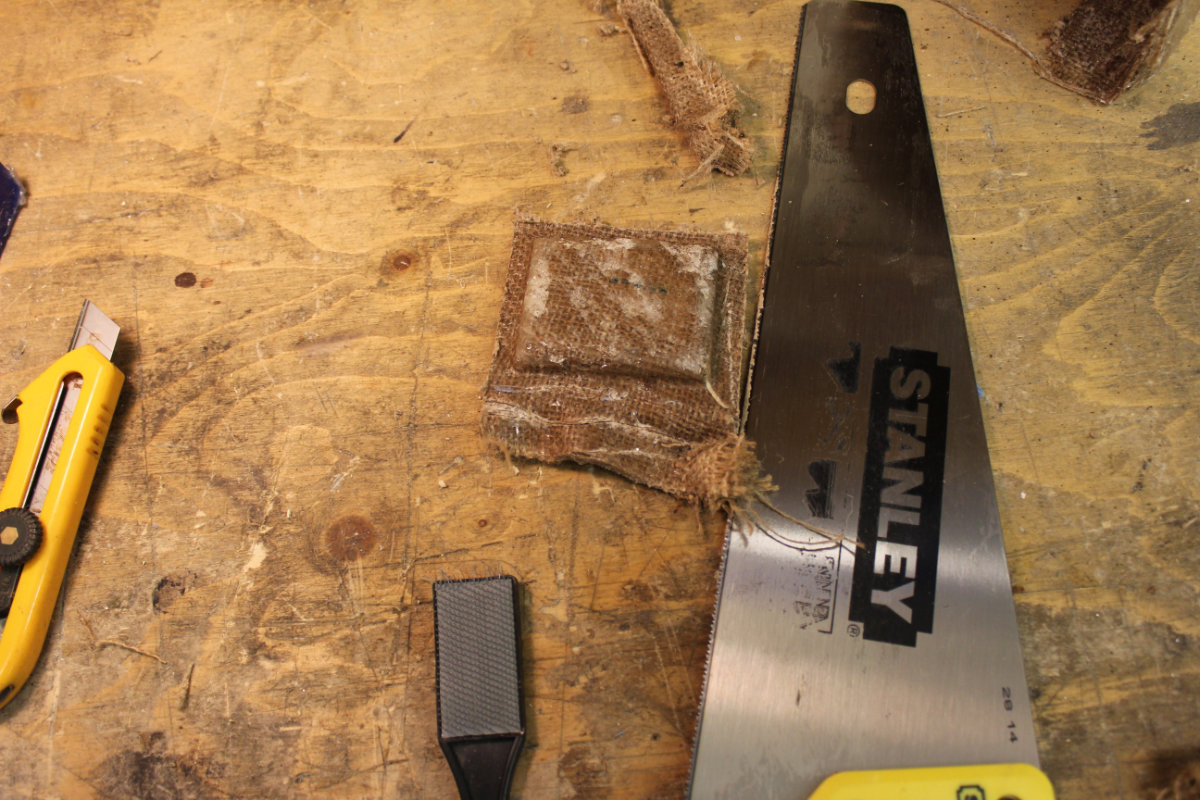 The Sawing the edges. As the tooths filled, I used a file brush to clean the saw.